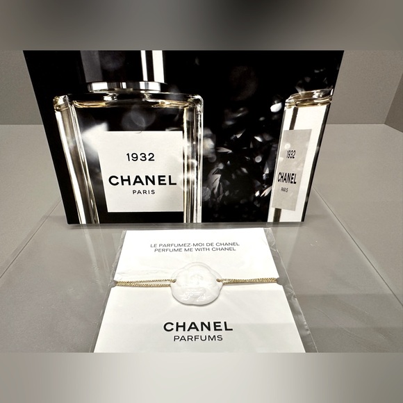 Chanel GWP White Camellia Perfume me with Chanel Fragrance Aroma Bracelet. - Picture 2 of 2